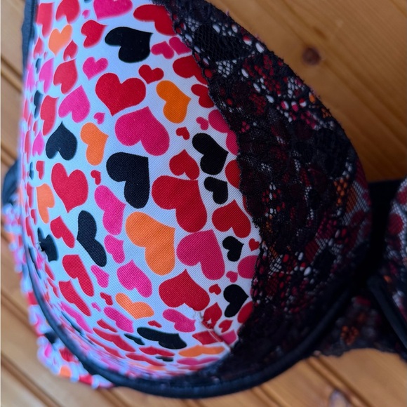 Cacique 42DD lightly lined tee shirt bra. Underwire molded cup heart print NWOT - Picture 2 of 6